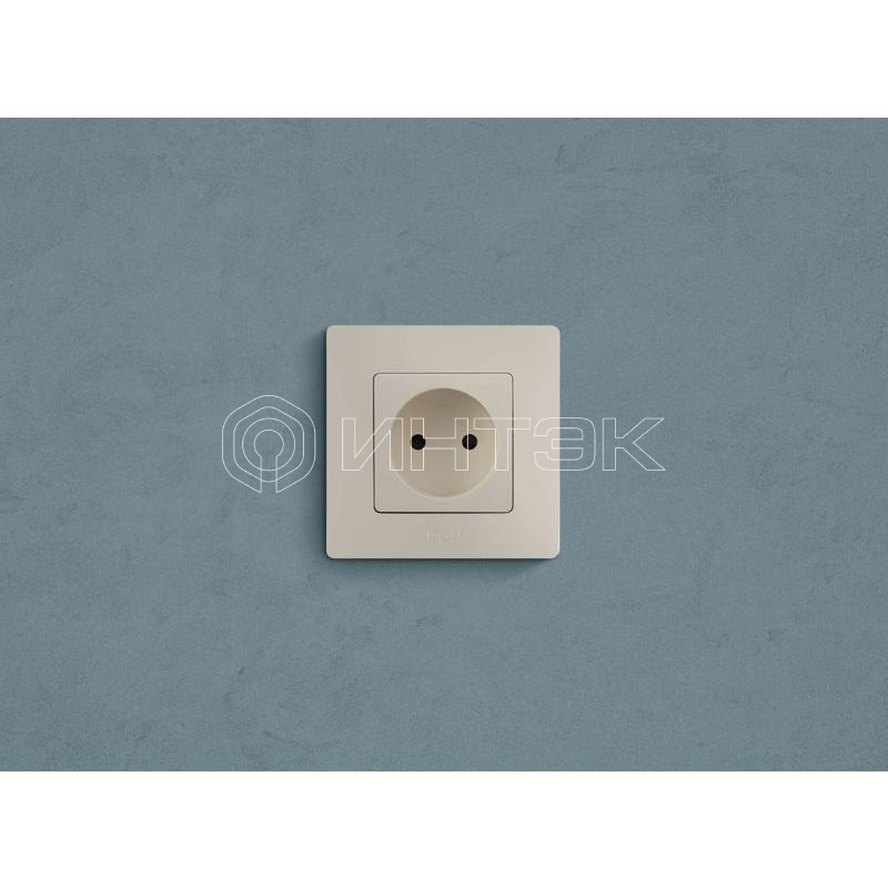 Розетка 1-м СП Etika 16А IP31 250В 2P без заземл. защ. шторки немецк. стандарт винтов. клеммы механизм сл. кость IEK 672334 изображение, фото