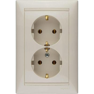 Розетка 2-м СП Valena 16А IP20 2х2P+E с заземл. немецк. стандарт в сборе сл. кость Legrand 774370 изображение, фото