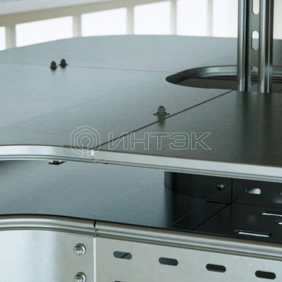 Крышка для лотка осн.400 L3000 сталь 0.7мм с заземл. гор. оцинк. DKC 35526HDZ изображение, фото