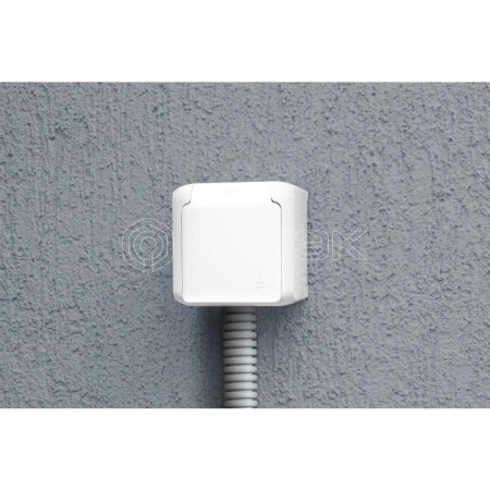 Розетка 1-м ОП Quteo 16А IP44 250В 2P+E с заземл. защ. шторки с крышкой бел.  Legrand 782321 изображение, фото